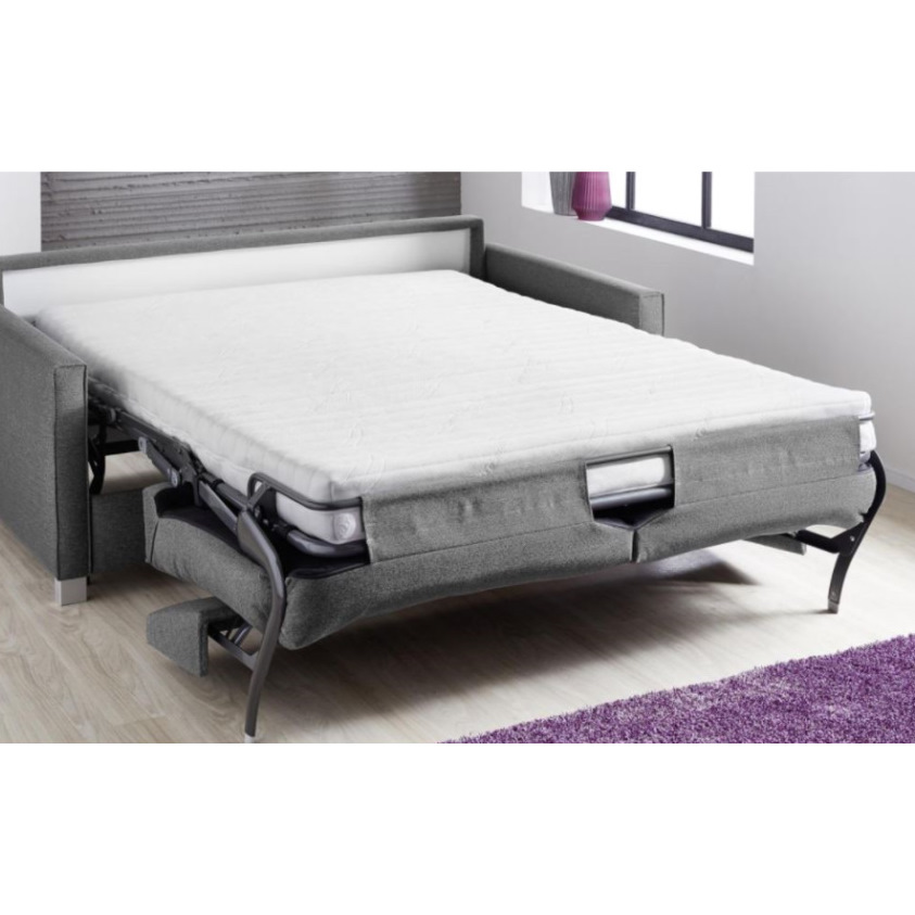 Eine graue, ausgeklappte Couch mit einer Matratze für 2 Personen